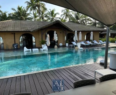 VILLA AVEC PISCINE A BORD